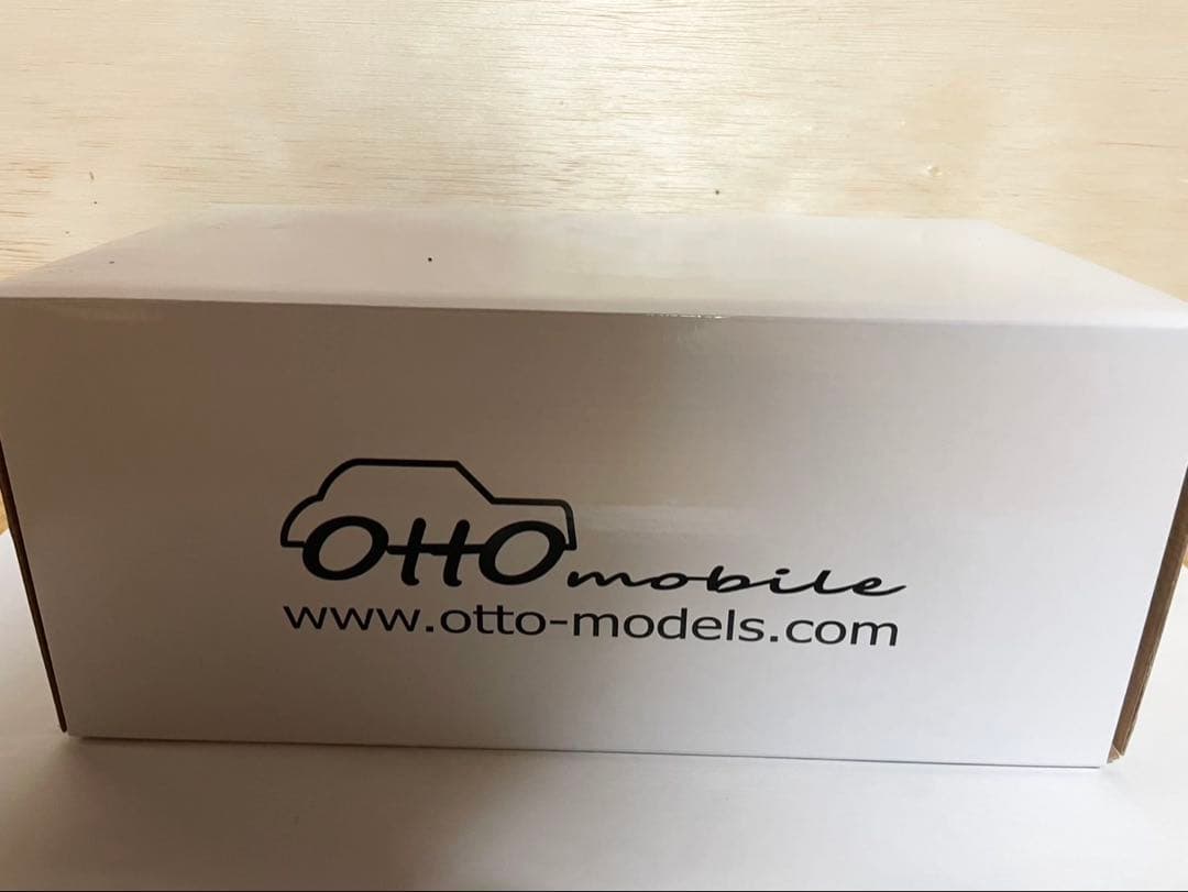 RAUH-Welt Republik 190E 2.5-16 1/18 レッド