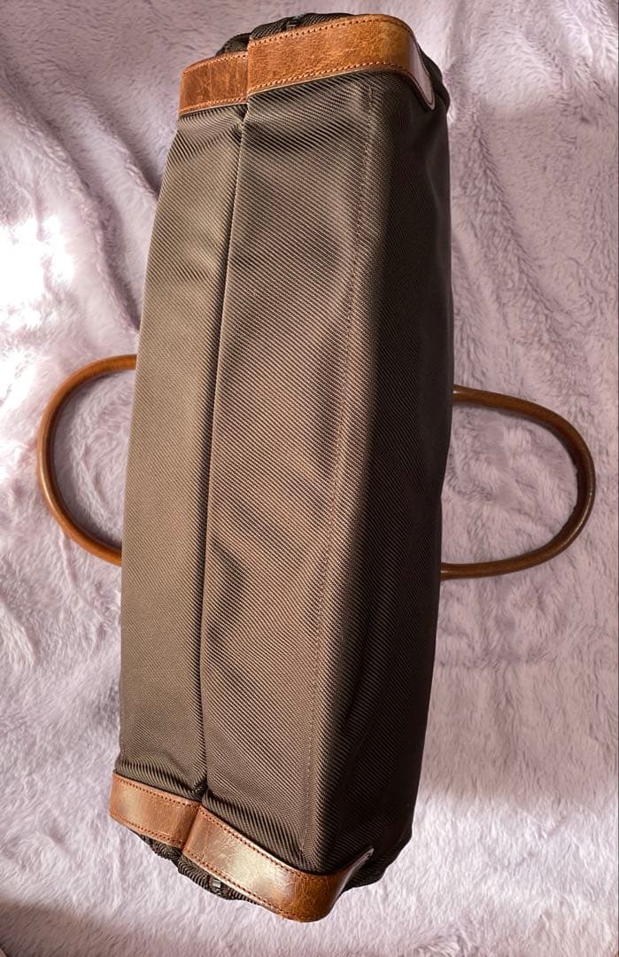 大型バッグ、旅行、Lagasha 、4室 ペン入れ等仕切り多数、肩掛けベルト付き