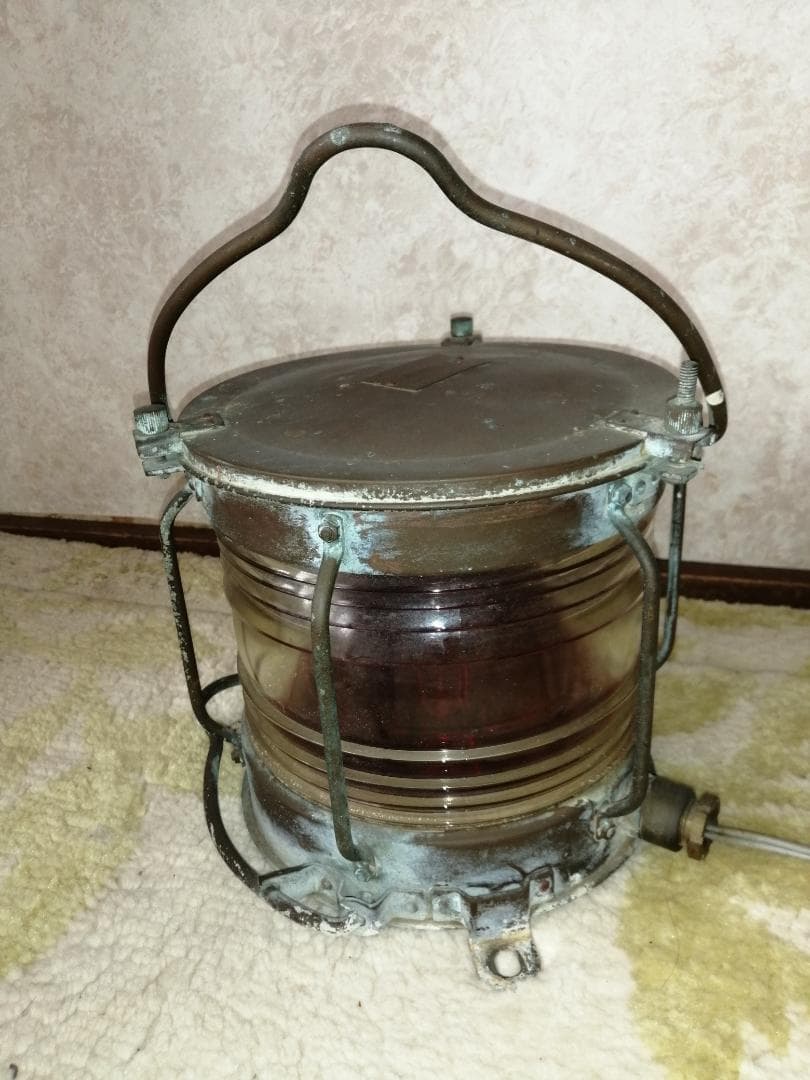 船舶用灯火　赤色点灯　平置き／吊り下げランプとして