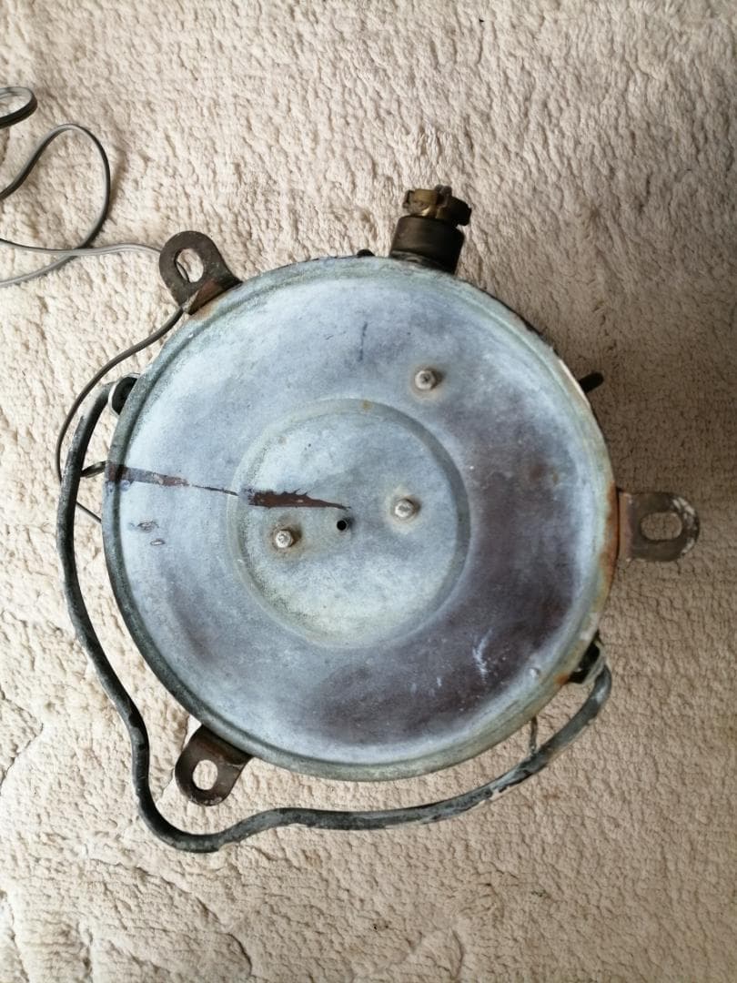 船舶用灯火　赤色点灯　平置き／吊り下げランプとして