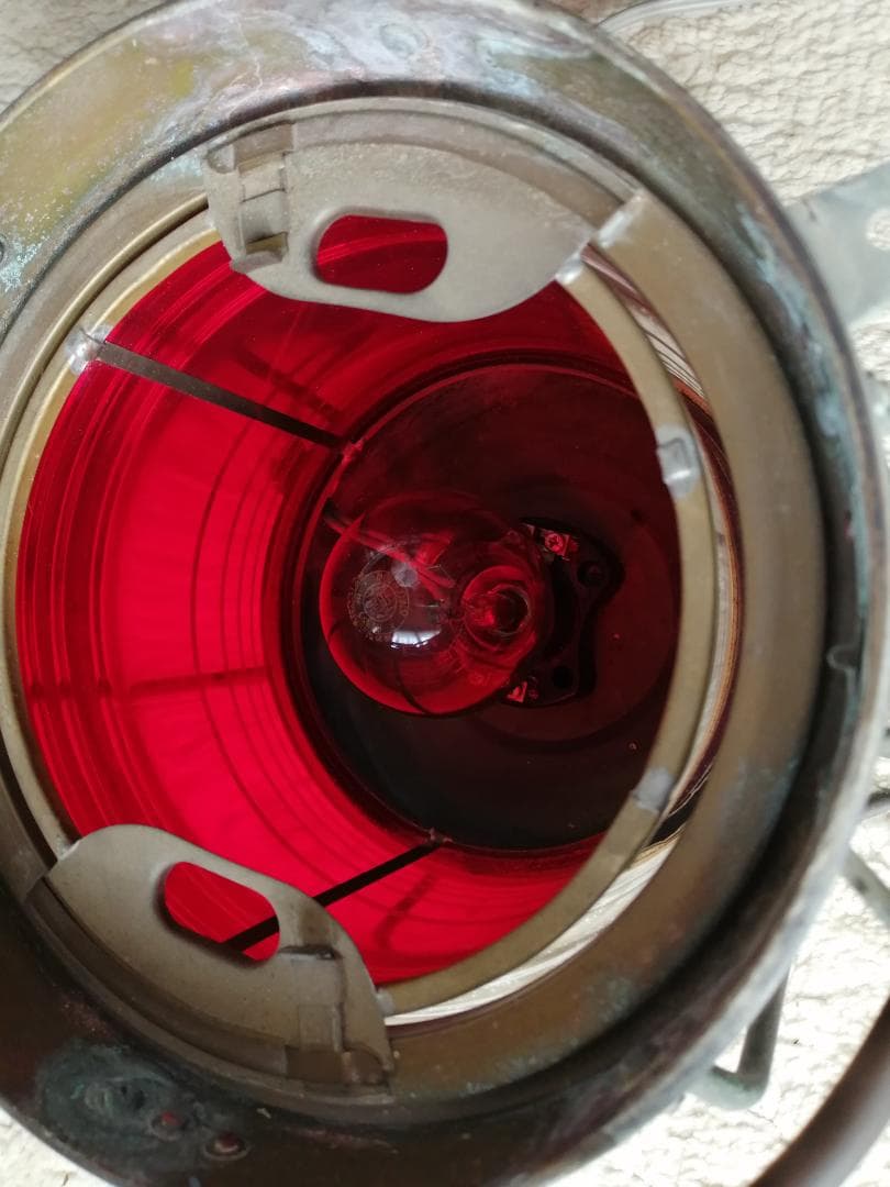 船舶用灯火　赤色点灯　平置き／吊り下げランプとして