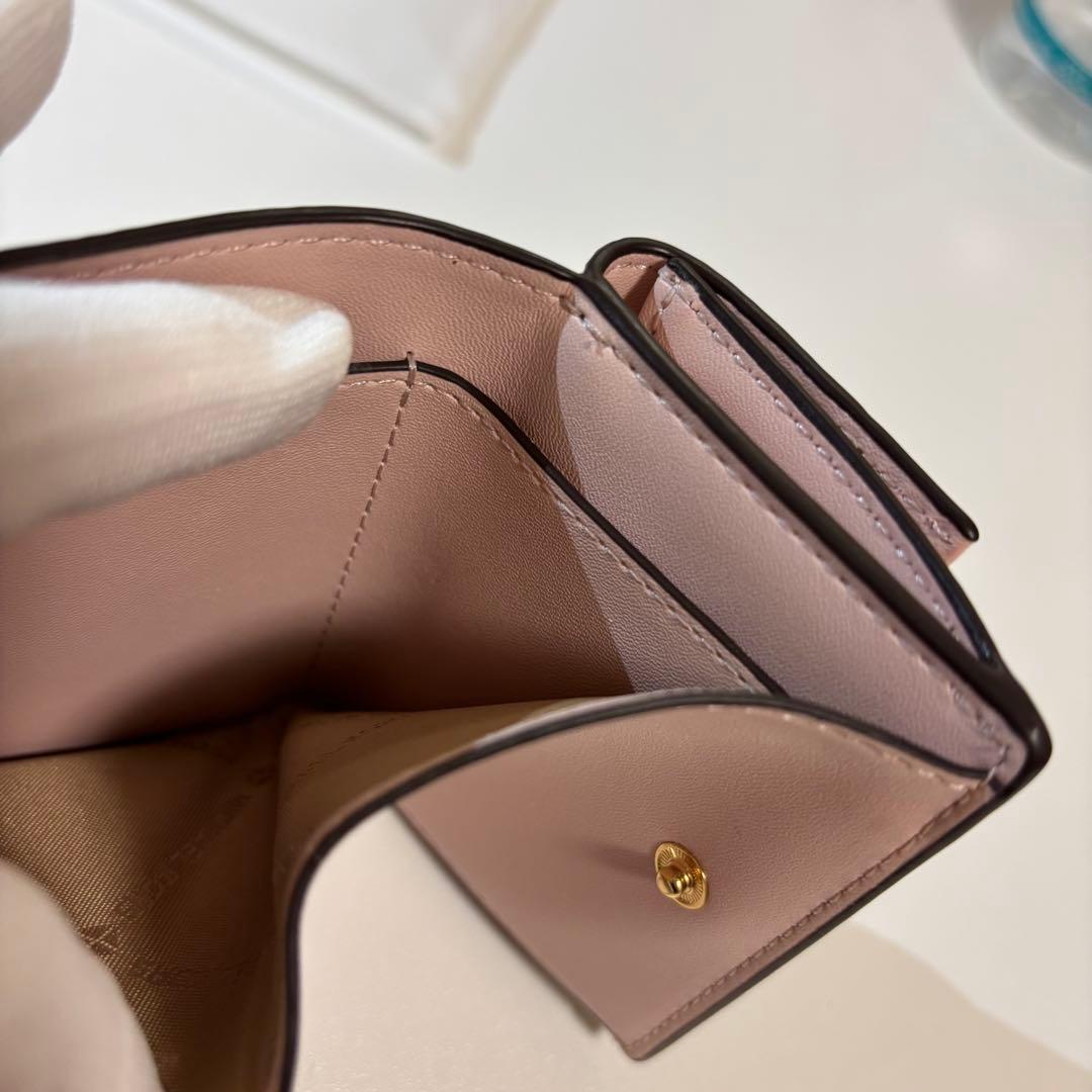 年内売り切ります　新品・未使用 MICHAEL KORS三つ折り財布 ピンク