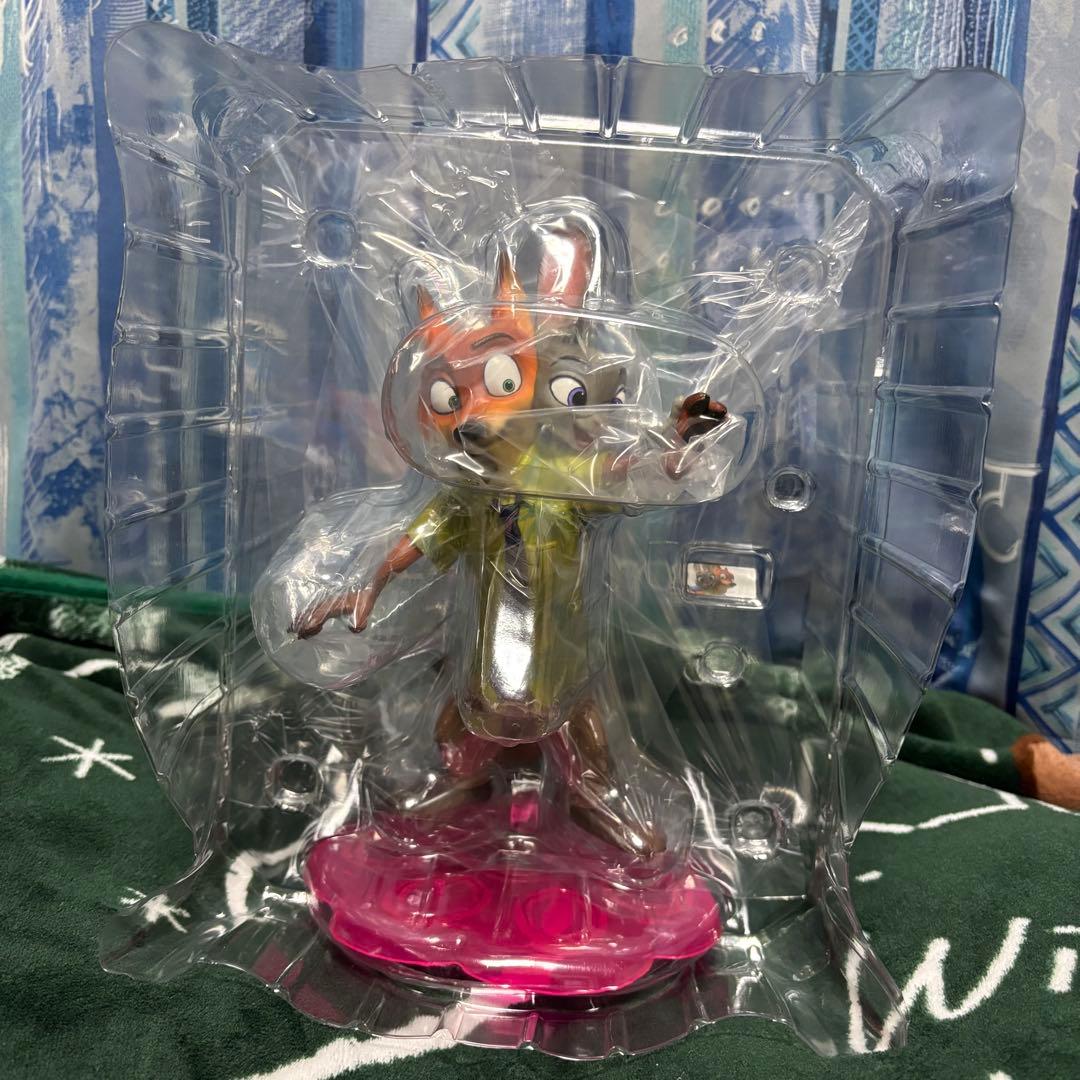 ズートピア Happyくじ フィギュア 缶バッジ