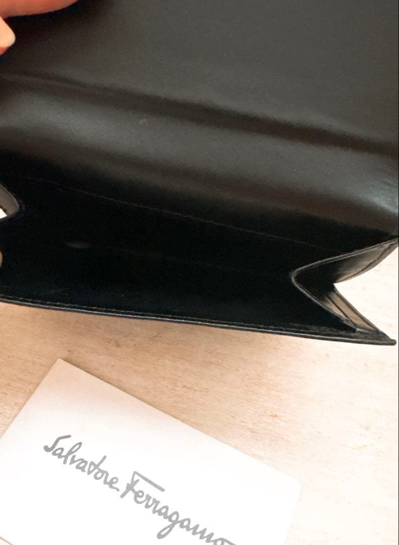 【未使用】フェラガモ 財布　ガンチーニ　二つ折　折財布　サルバトーレフェラガモ