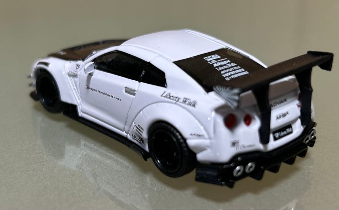 MINIGT 1/64 LBWK ニッサン GT-R 68 R35