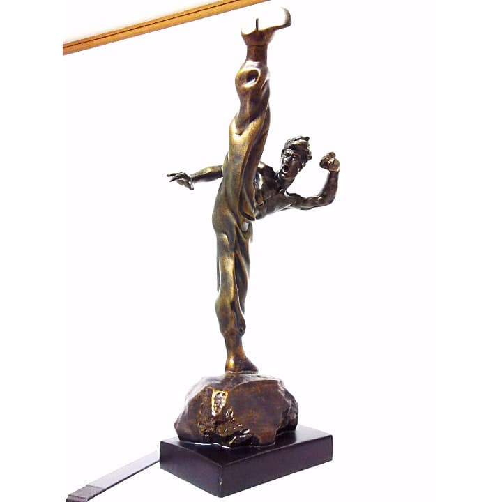 ブルース・リー キック像！！