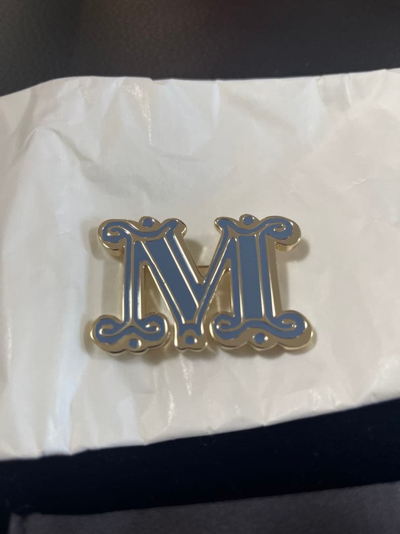 r*送様 最終値下げ！！　新品未使用　マックスマーラ　ロゴブローチ