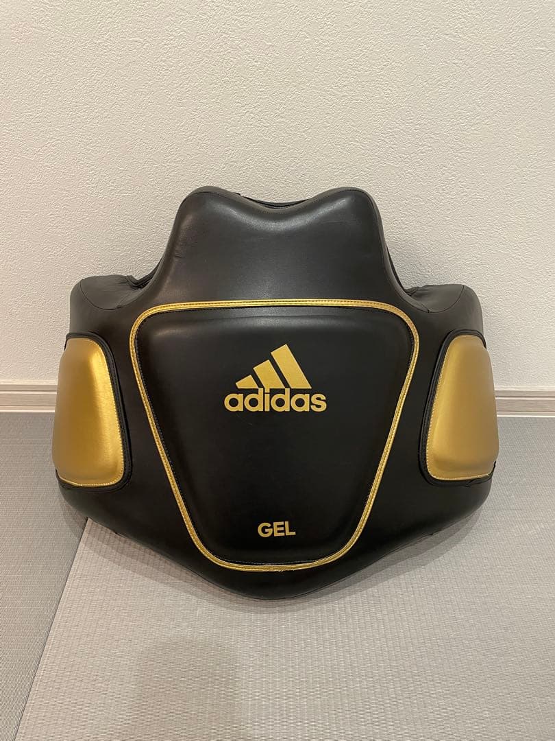 adidas GEL ボディプロテクター 黒金