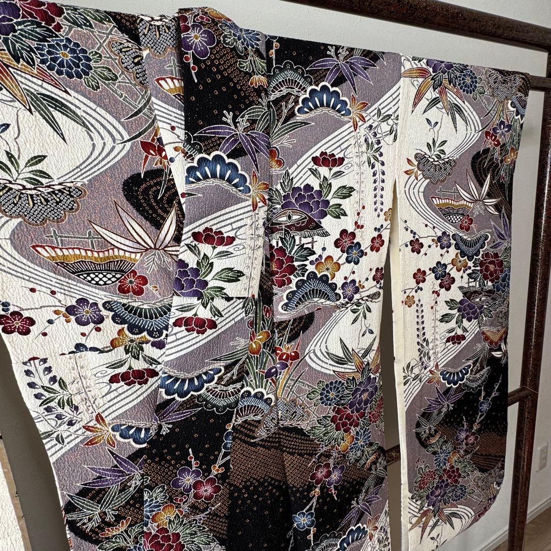 超美品　袷　広襟　振袖　現代　振袖　成人式　着物　166　現代　ふくれ織　黒　白