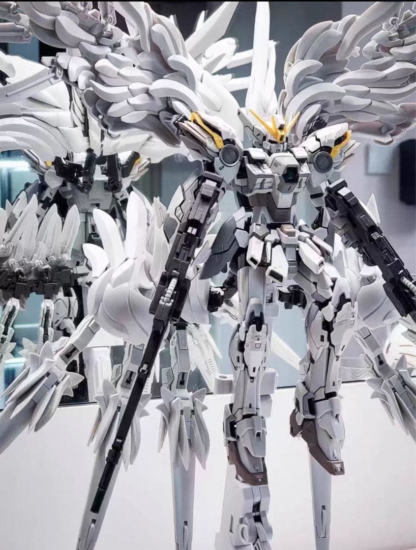新品 1/100ウイングガンダム スノーホワイト
