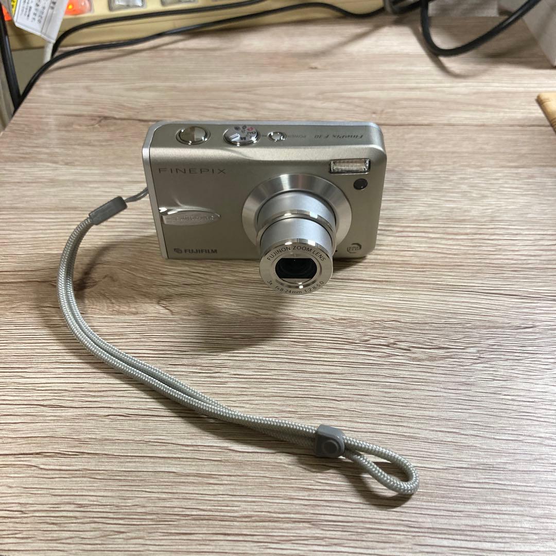 FinePix F30（カラー : シルバー）