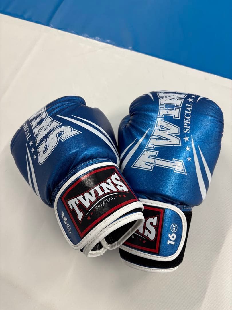 TWINS ボクシンググローブ 16oz PUレザー　メタリックブルー