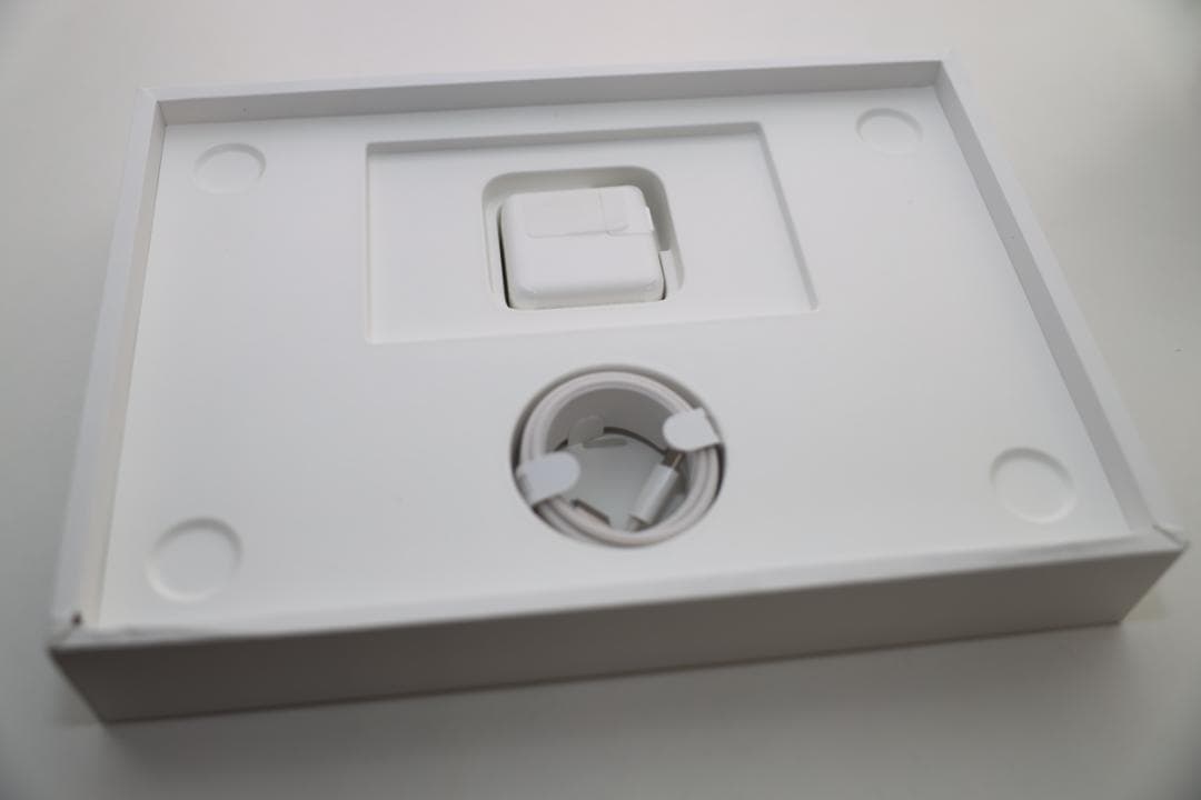 バッテリー100% MacBook Air M2 2022 8/256GB