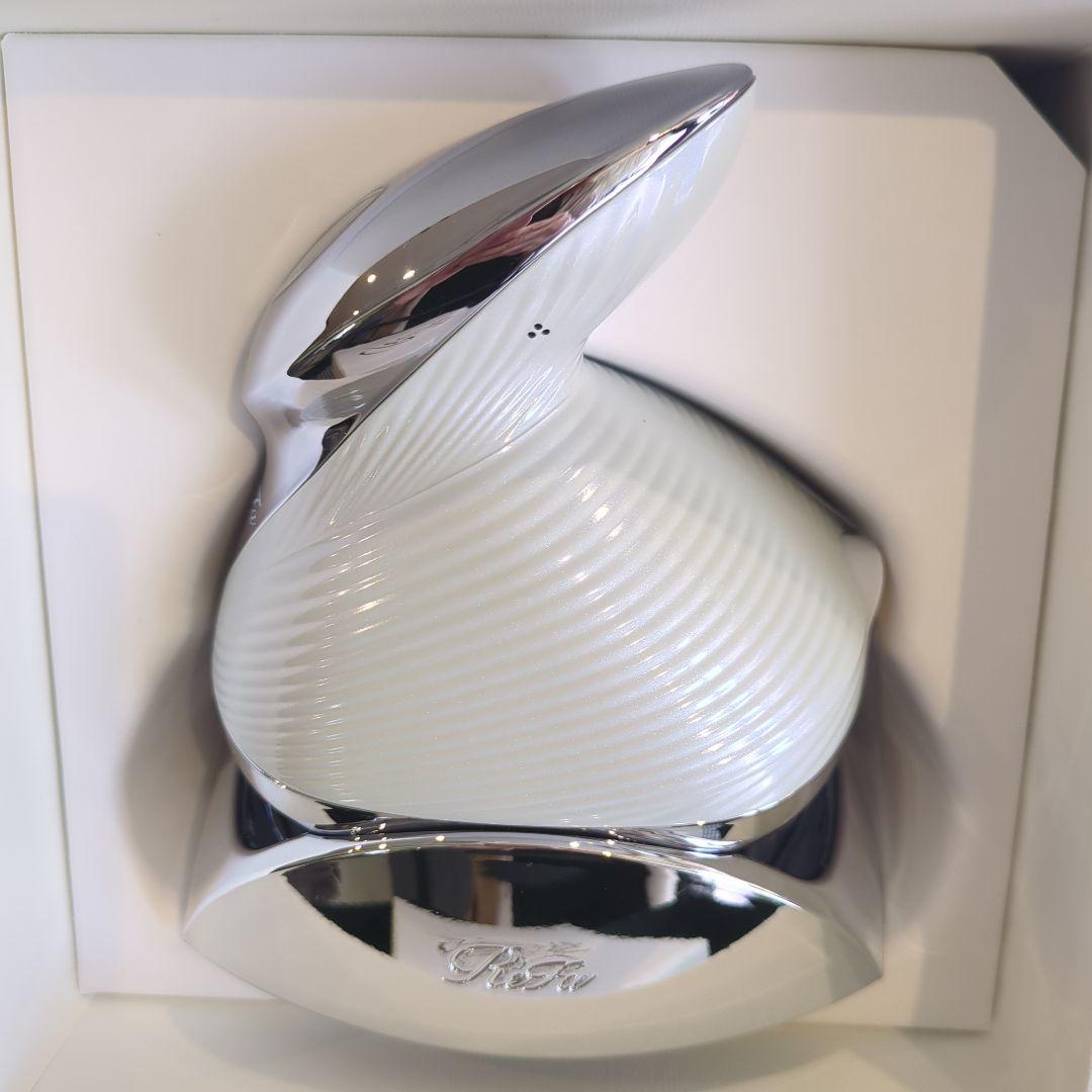 リファビューテックヘッドスパ　 ブラック ホワイト