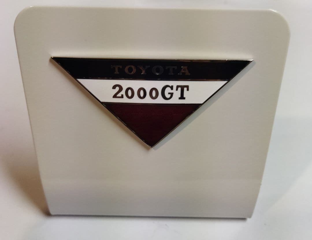 TOYOTA 2000GT 1/18スケールモデル