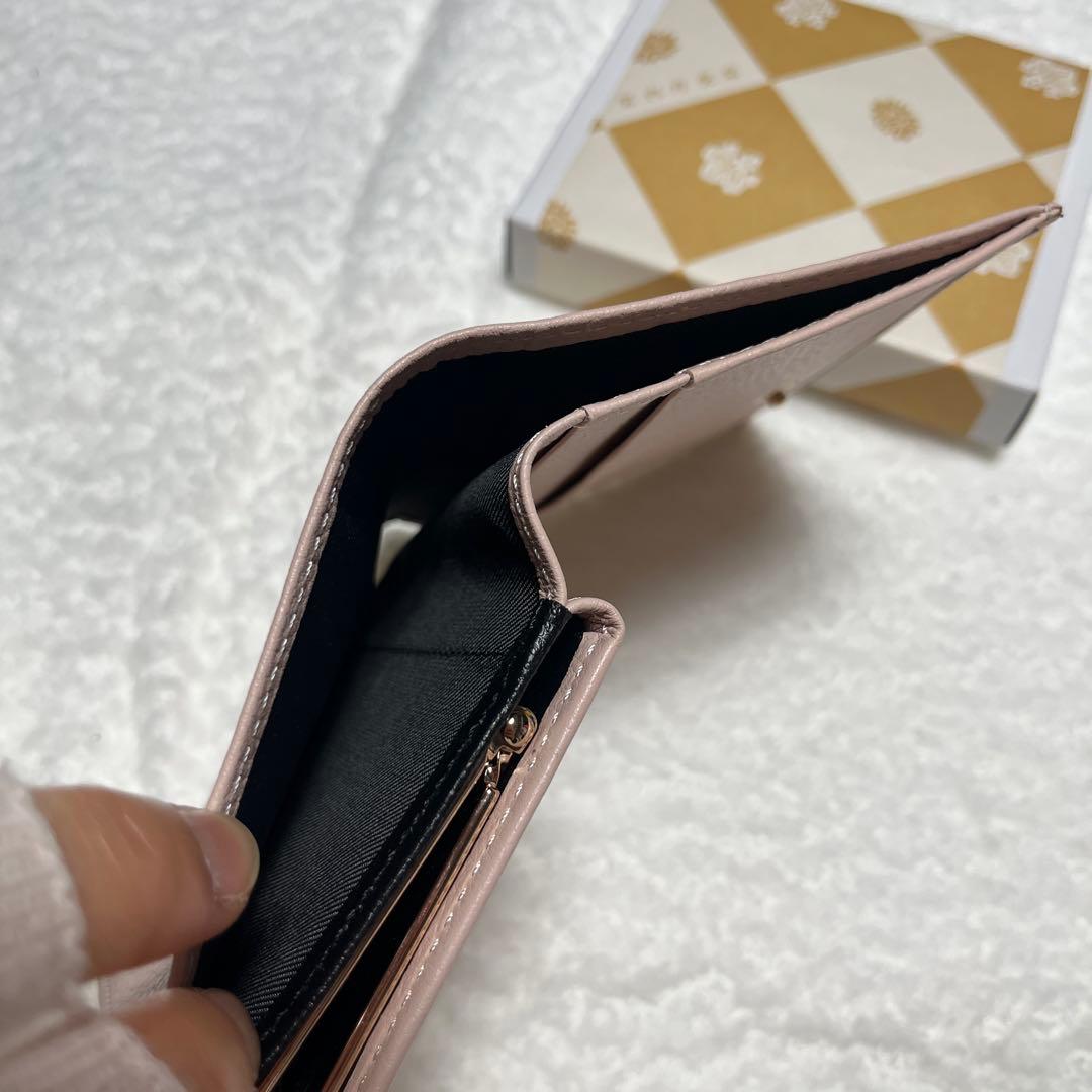 新品未使用　皇居限定　がま口財布　二つ折り財布　ピンクベージュ レザー