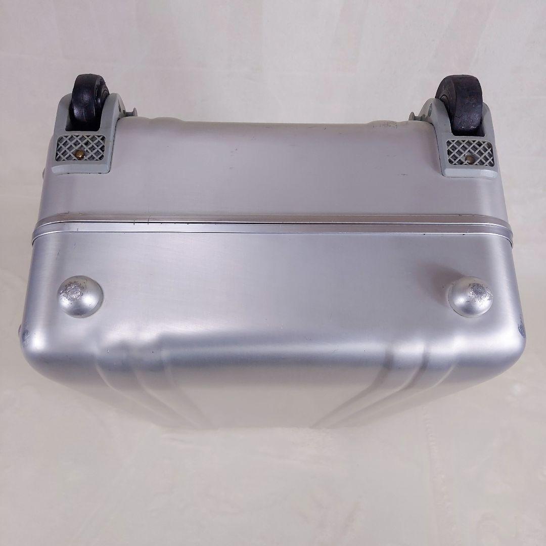 ゼロハリバートン　シルバー　アルミ　スーツケース　キャリーバッグ　2輪