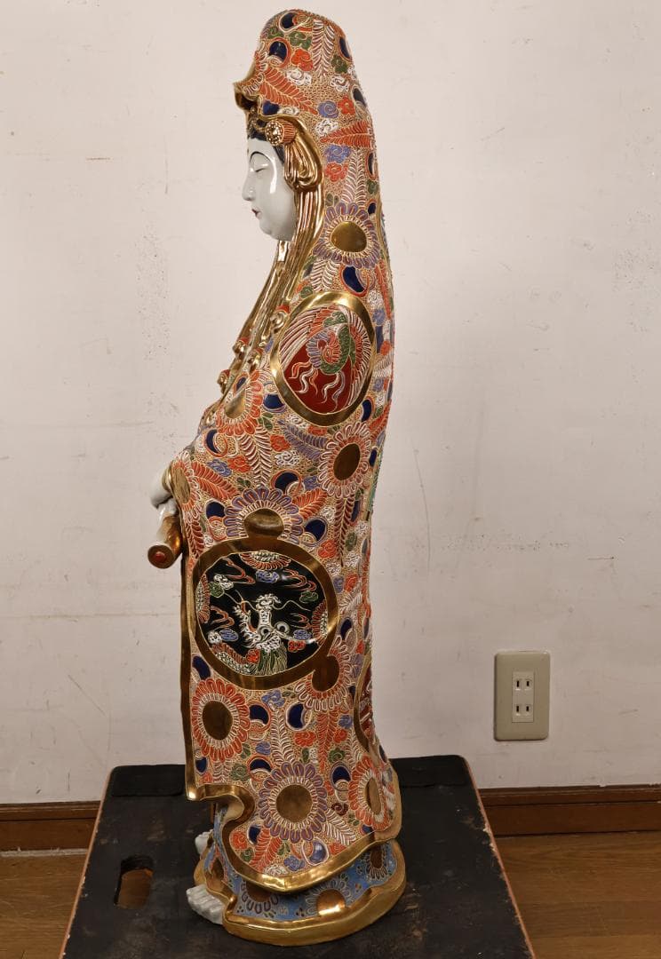 R　九谷焼　八幡窯　特大　色絵金彩観音菩薩像　置物　高90㎝　重さ15㎏