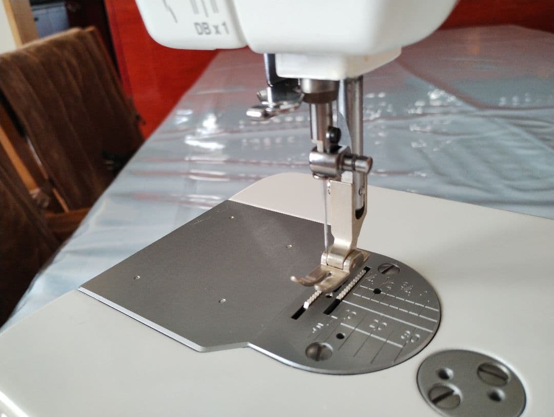 ジャノメ　職業用ミシン　厚物専用直線ミシン　HS-75DBL