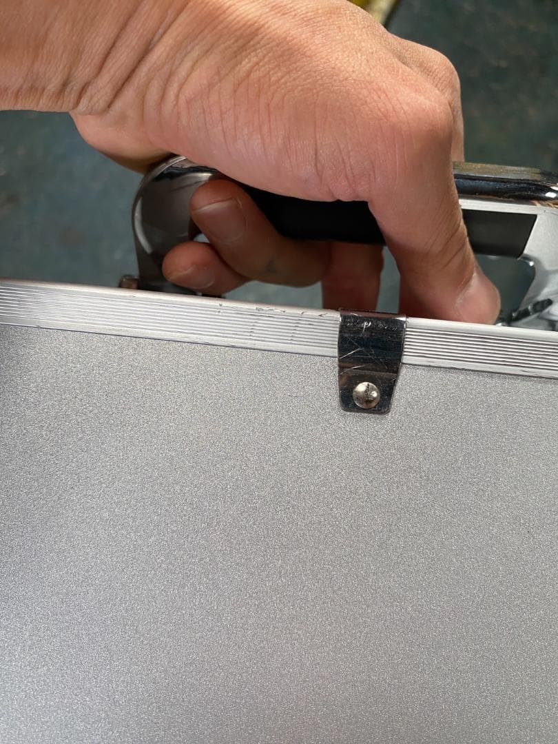 最終価格　TOYGER アタッシュケース シルバー