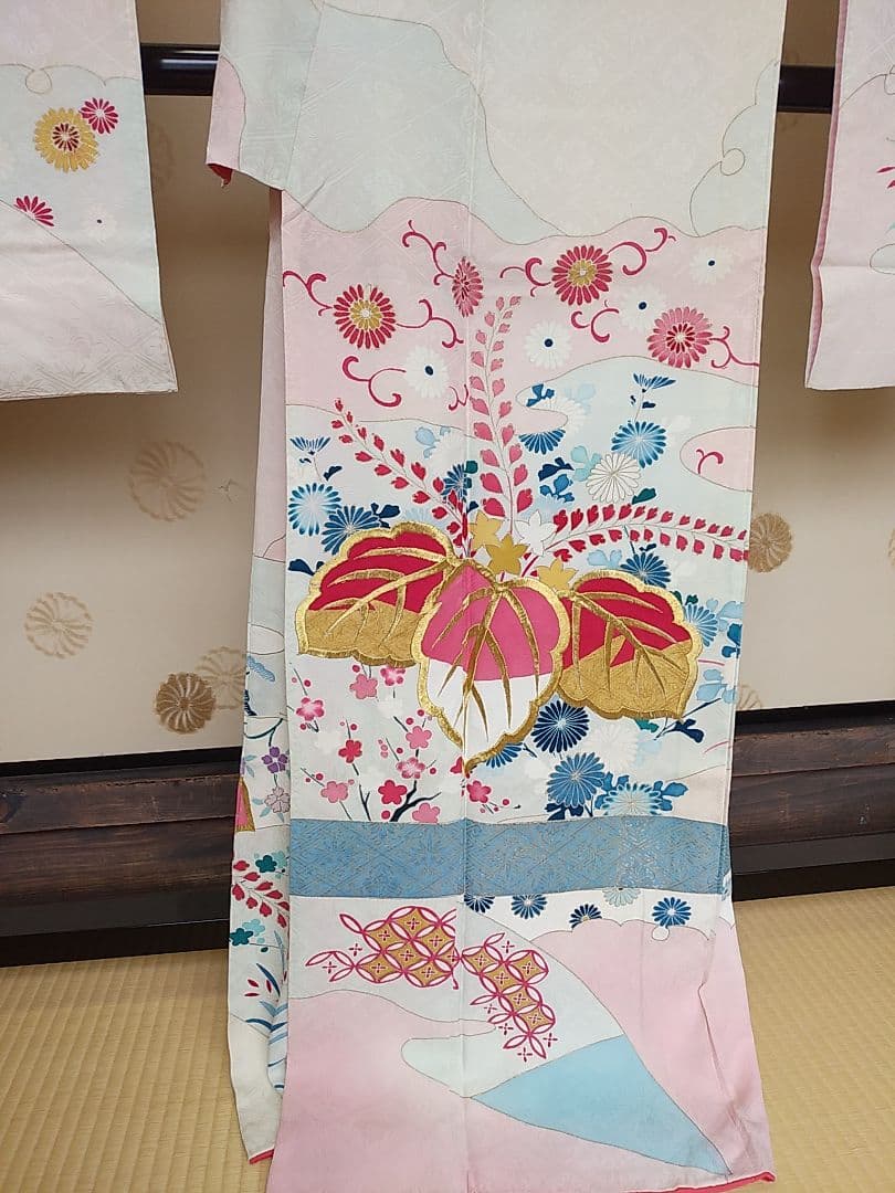 PK-12/25　振袖　白地　花柄　アンティーク調　リメイク　金糸刺繍　金彩