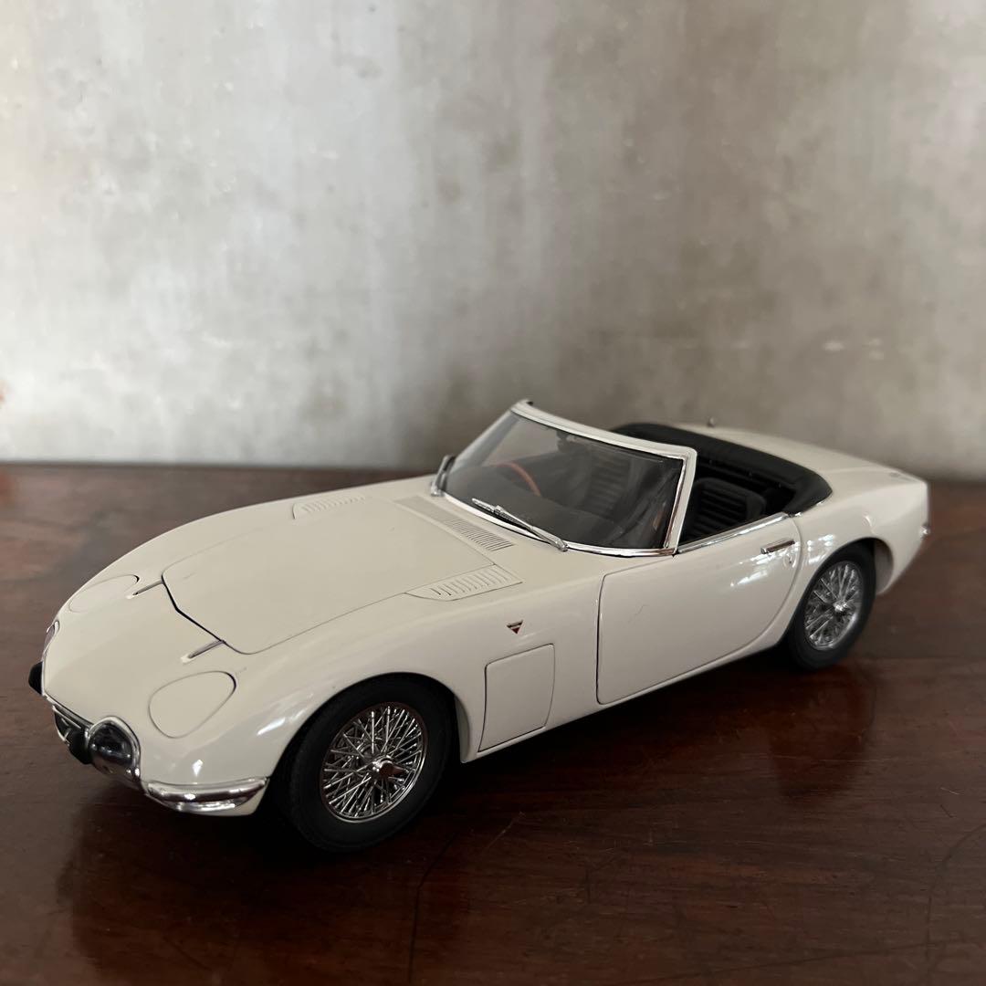 オートアート　1/18TOYOTA 2000GT カブリオレモデル　ミニカー