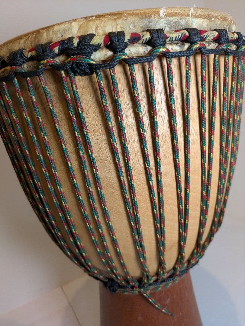 現状渡し　ジャンベ　31cm　皮破れ有り　ケース付き