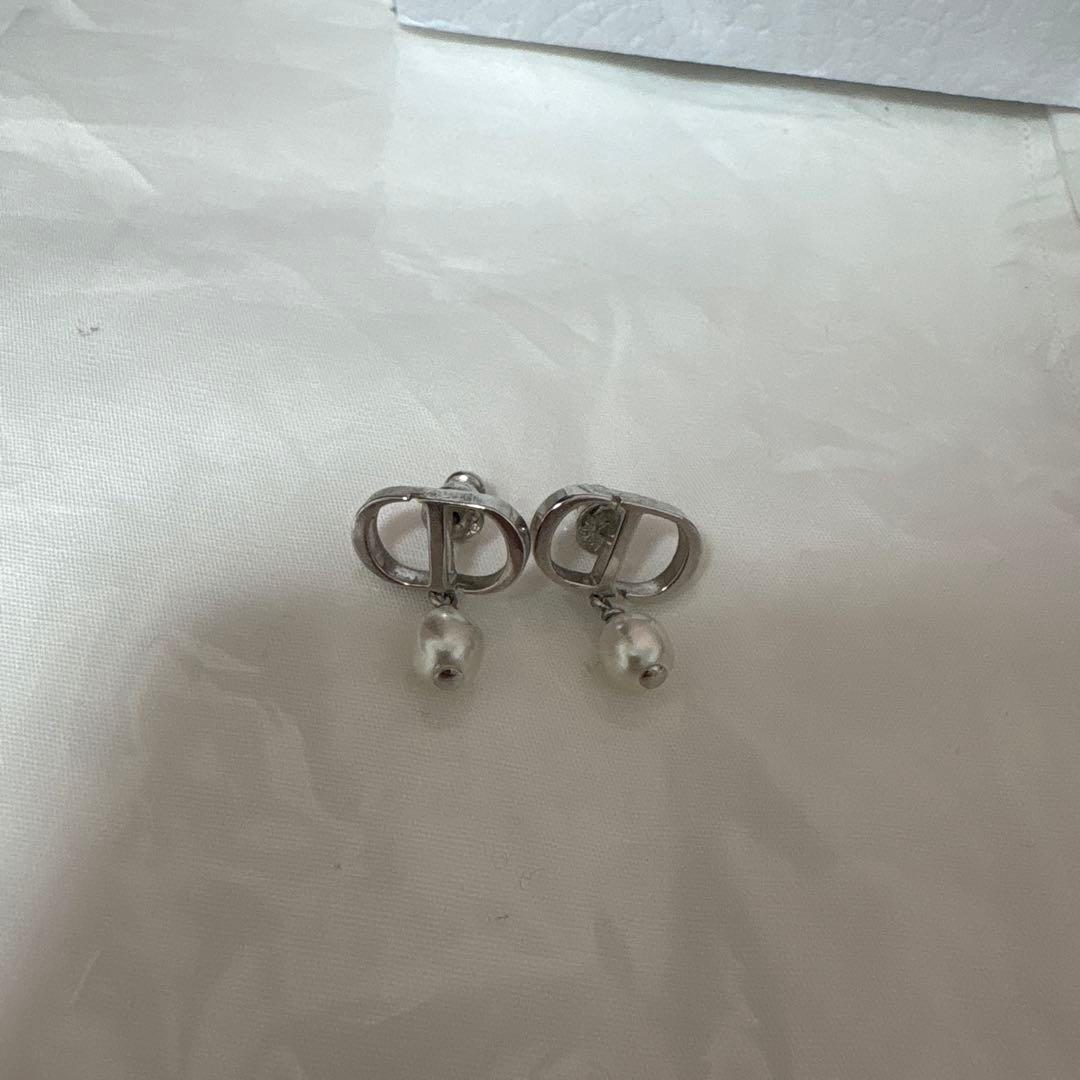 Dior シルバーパールピアス