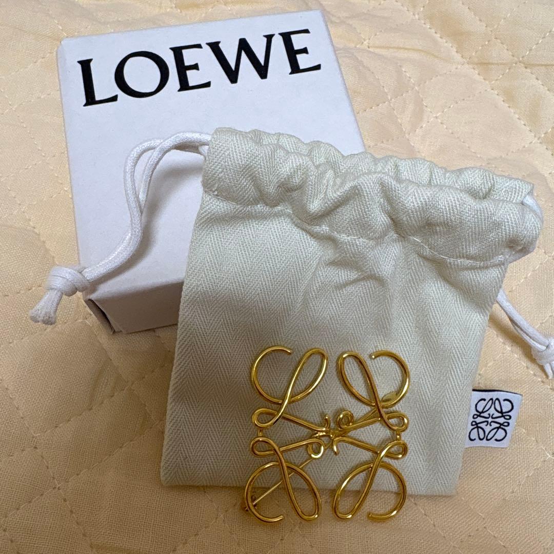 ロエベ　LOEWE アナグラム ロゴ ブローチ