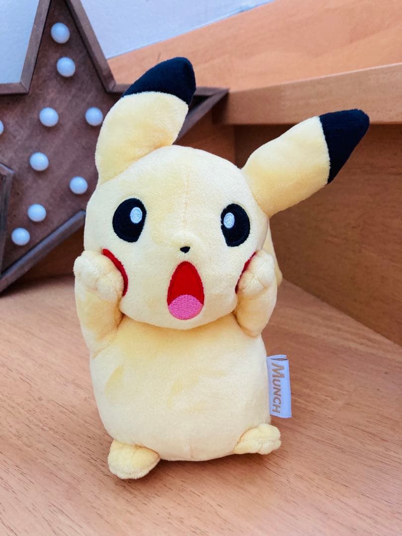 ムンク展　ポケモン ピカチュウ　ぬいぐるみ　希少　美品