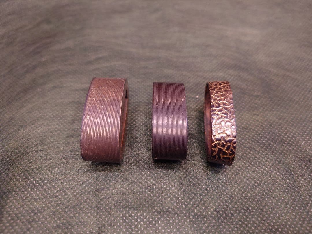 縁、筋彫り2点、シボ柄１点