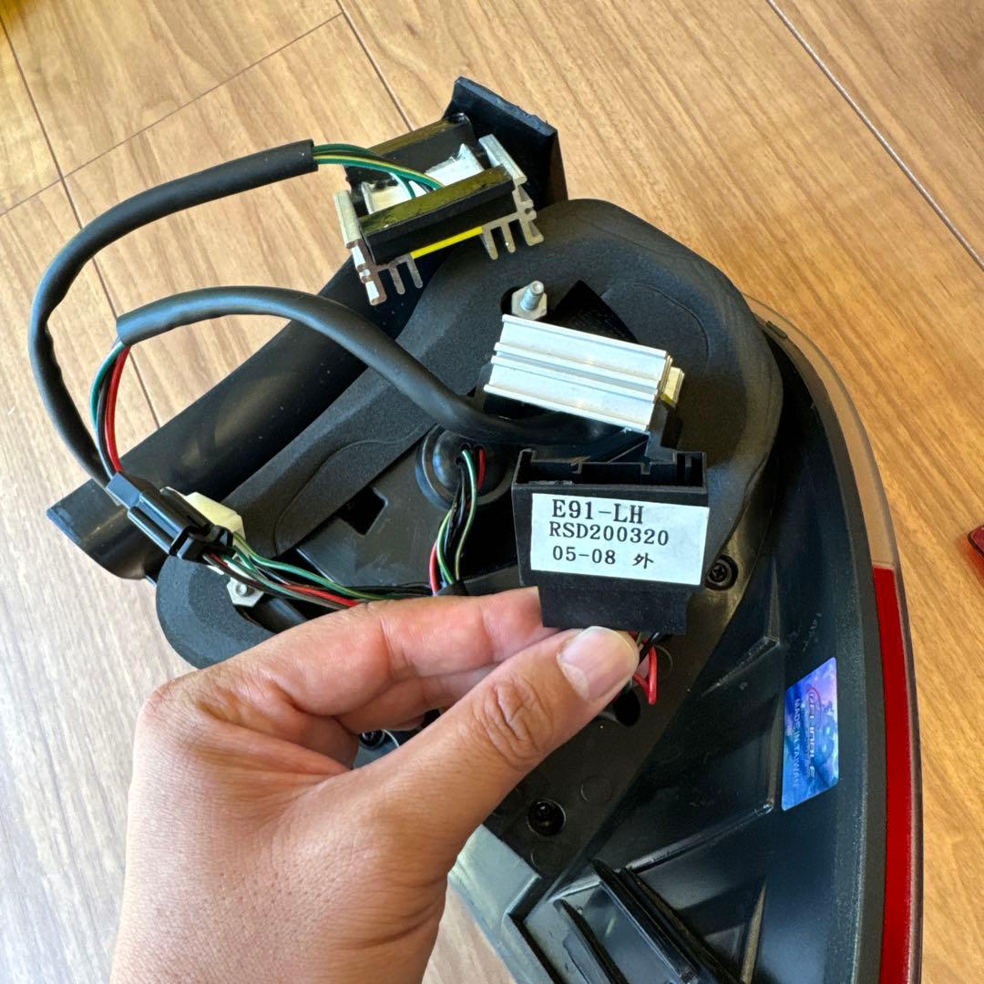 BMW E91 3シリーズツーリングLEDテール 紅白