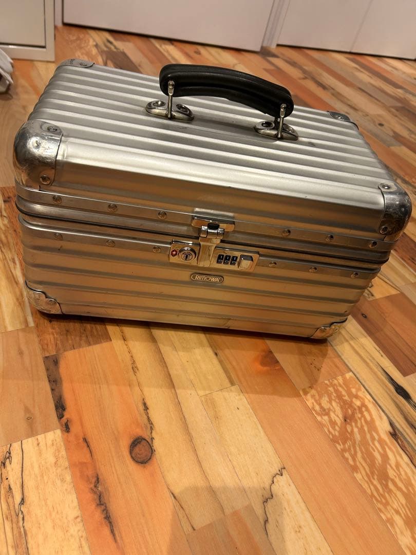 リモワ　シルバー アルミニウム キャリーケース　付属品付き