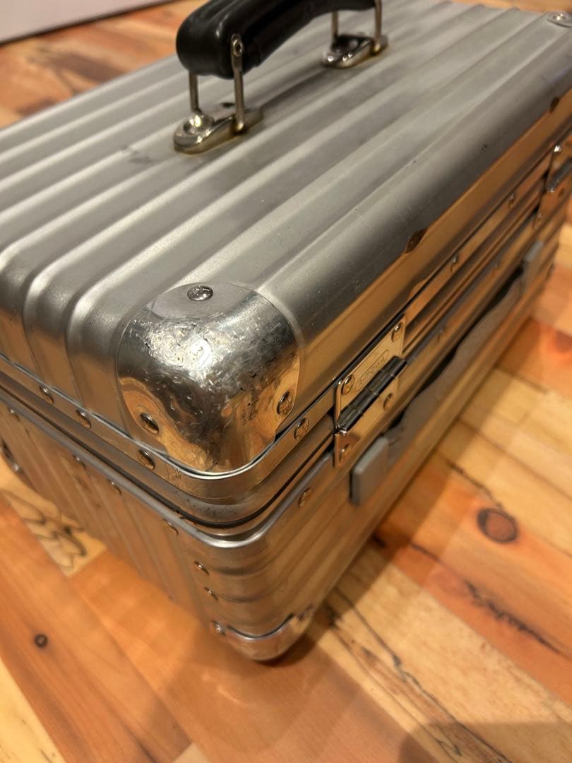 リモワ　シルバー アルミニウム キャリーケース　付属品付き