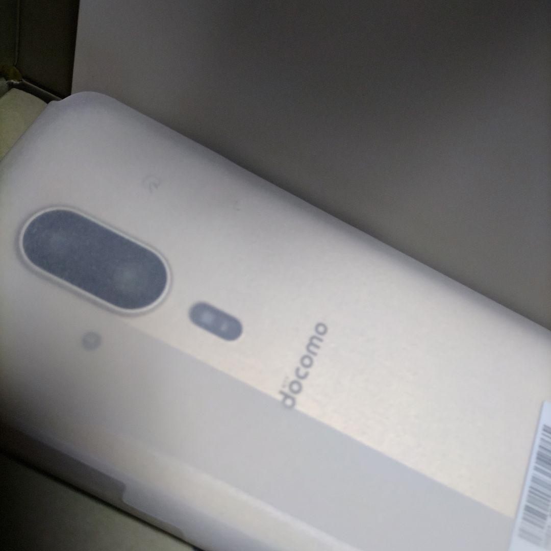 新品未使用 docomo らくらくスマートフォン F-53E 本体 かんたん