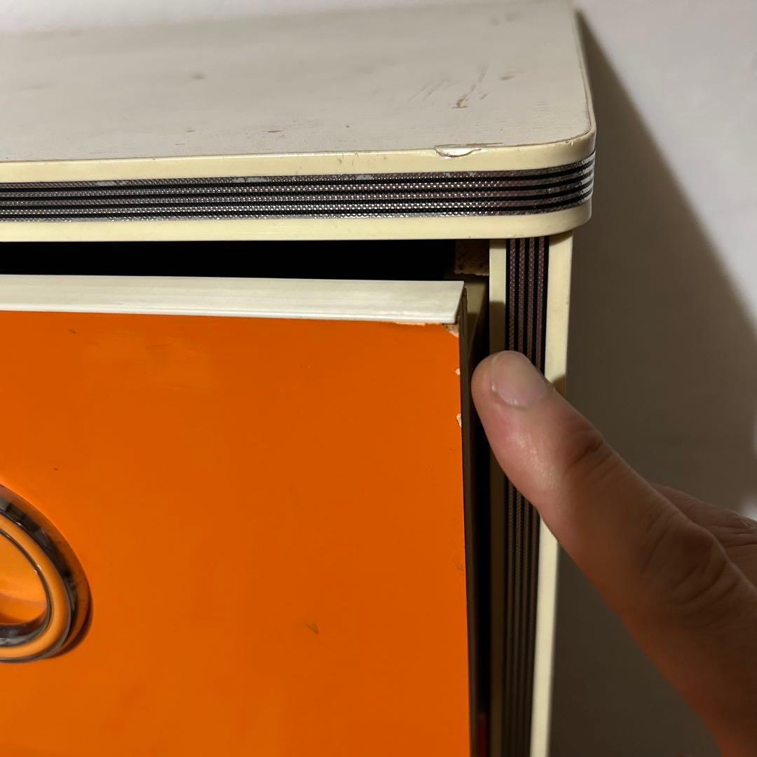 【オレンジ】レトロポップなタンス