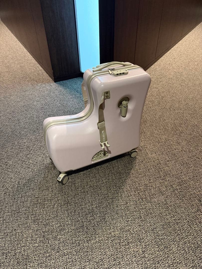 美品☆キッズトラベル　子どもが乗れるキャリーケース　くすみピンク