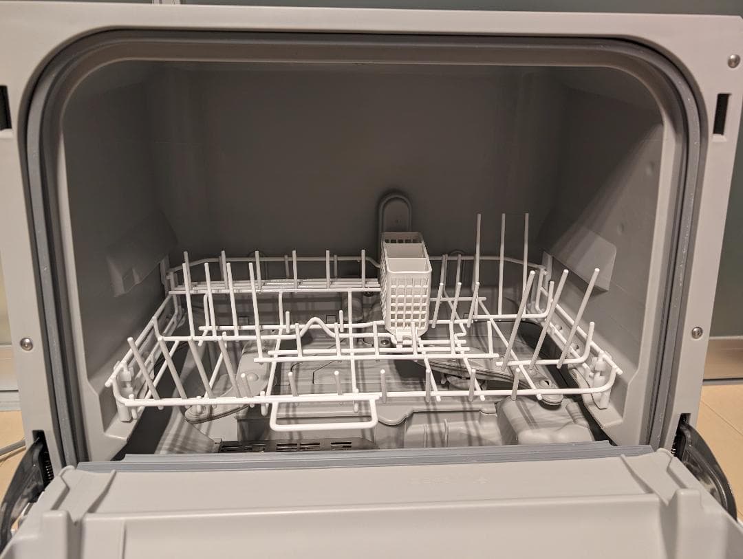 2025年製使用期間1か月半 Panasonic 食器洗い乾燥機 NP-TCR5