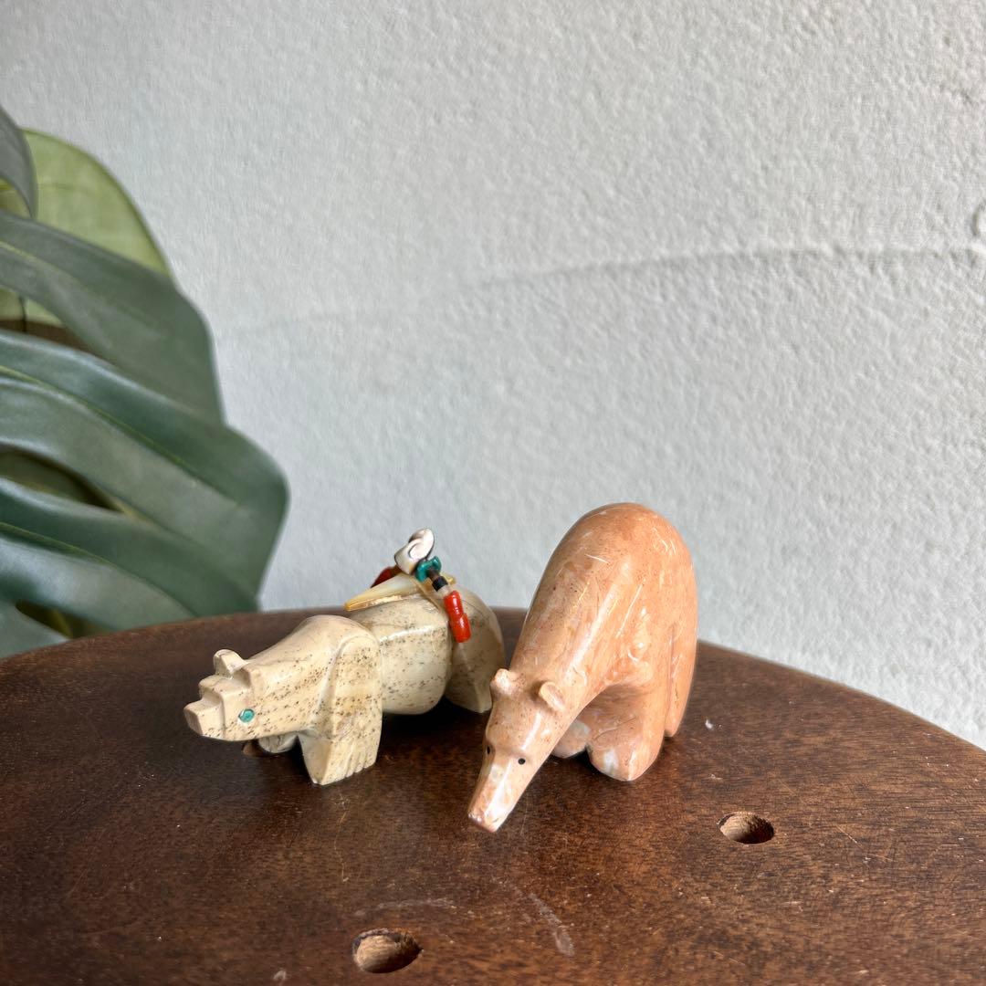 アリゾナ　インディアンジュエリーショップ　石製クマの彫刻2体セット