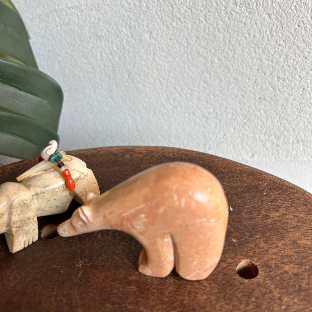 アリゾナ　インディアンジュエリーショップ　石製クマの彫刻2体セット