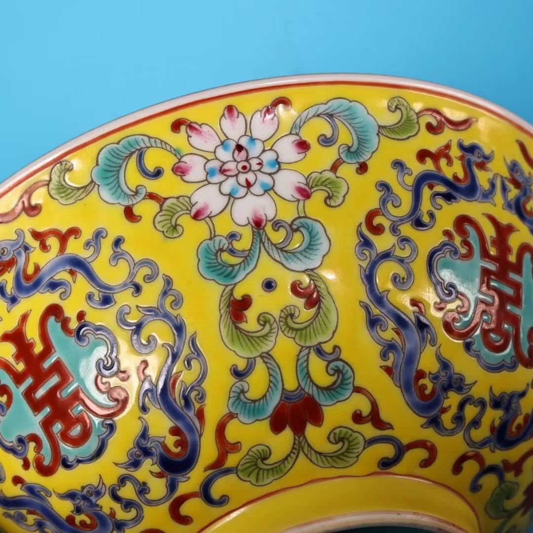 中国古美術・珍品旧蔵・七宝彩と粉彩磁器の碗・純手描き・箱付・置物・文房具・観賞皿