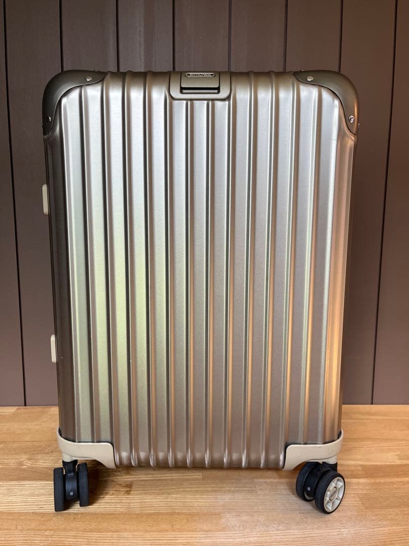 【極美品】 トパーズ チタニウム 4輪 リモワ スーツケース