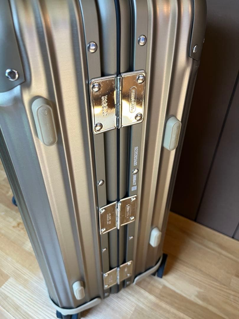 【極美品】 トパーズ チタニウム 4輪 リモワ スーツケース