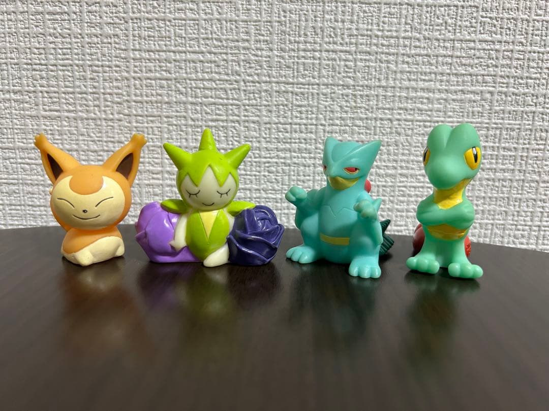 色違いポケモンキッズ4体セット　エネコ・ロゼリア・ジュカイン・キモリ