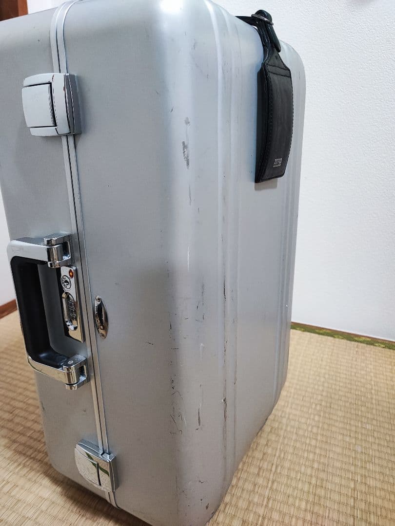 【ジャンク】ゼロハリバートン キャリーケース シルバー