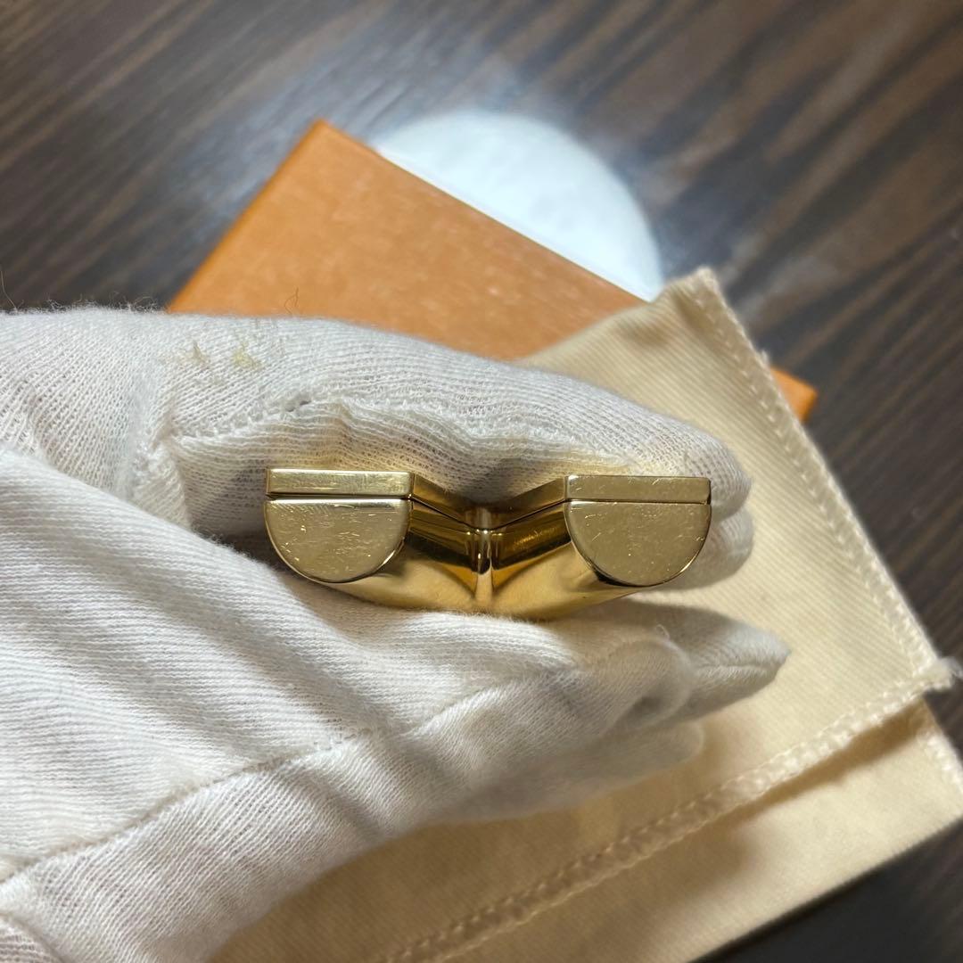 ［美品］ルイヴィトン　エッセンシャルV マグネット式　ブローチ　M61089