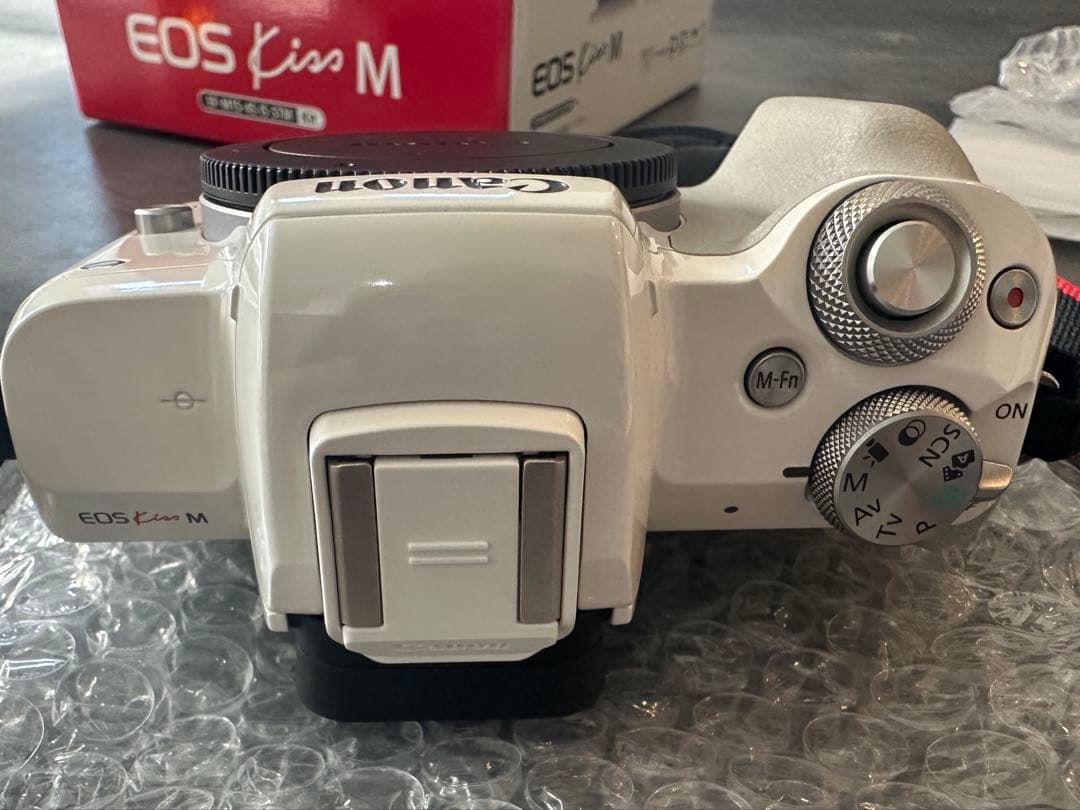 【美品】Canon／EOS Kiss M 本体　ホワイト