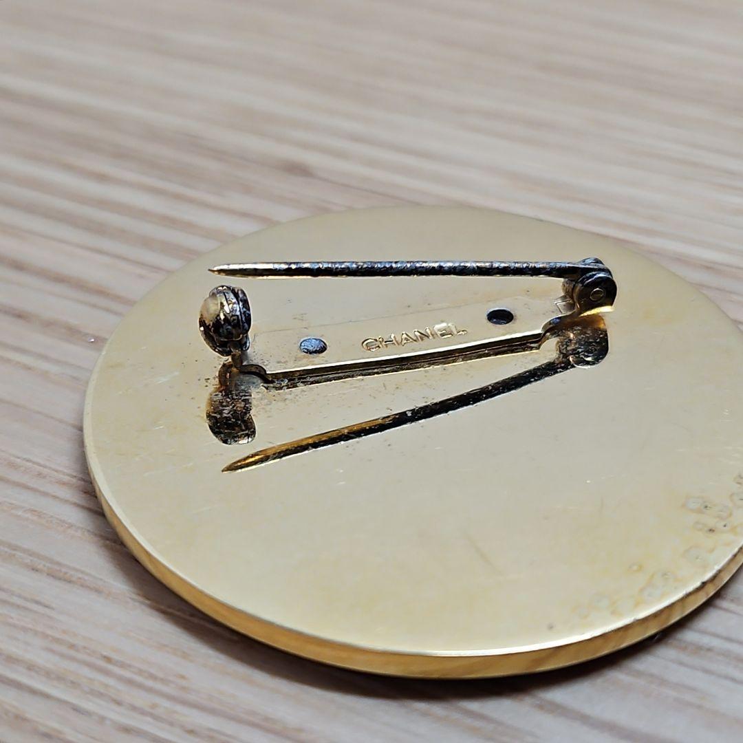 CHANEL シャネル ロゴ ブローチ ゴールド レディース