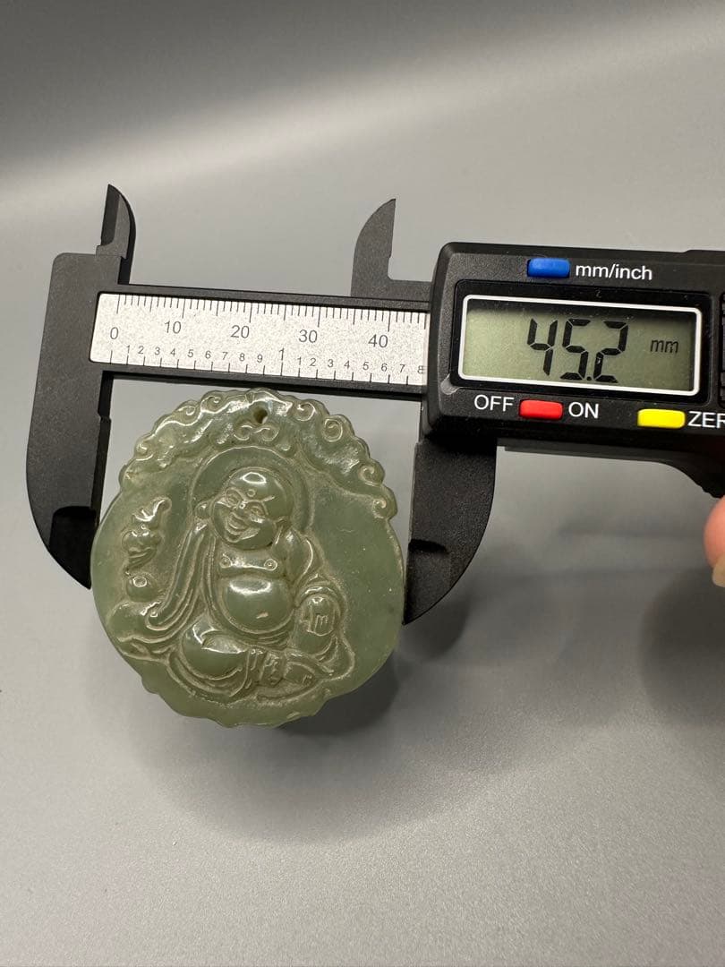 中国美術　ループタイ和田玉 古砡　根付 天然素材 置物骨董 笑顔の仏像 円形