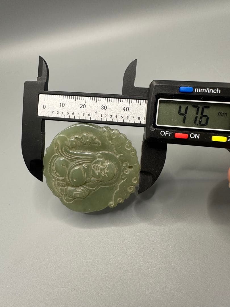 中国美術　ループタイ和田玉 古砡　根付 天然素材 置物骨董 笑顔の仏像 円形